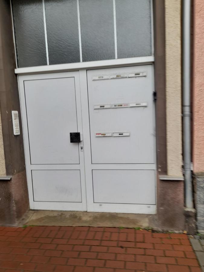 Kleine Wohnung Fuer Monteure Und Dienstreisen Zwickau Exterior foto